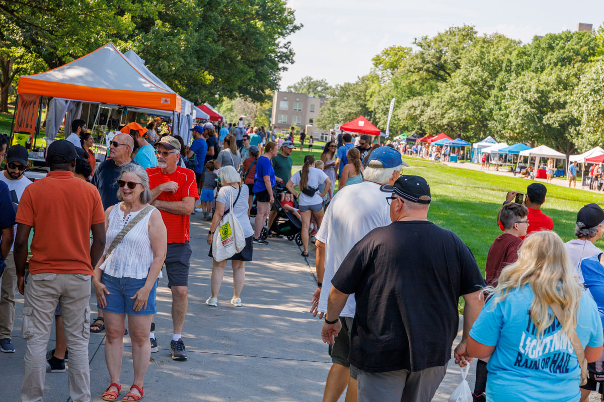 East Campus Discovery Days Market - people walking around vendor tents